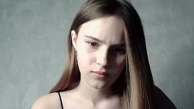 SweetLoraa from StripChat is Freechat