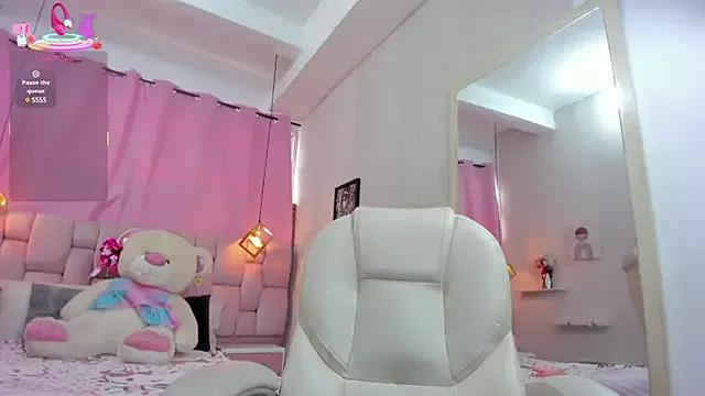 Explore our live girls sluts from our Custom and Multi clubs and checkout exclusive access to highly interactive content, such as shape, hair, titties, pussy type and many more.