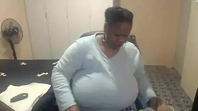 sweetnoziexx from StripChat