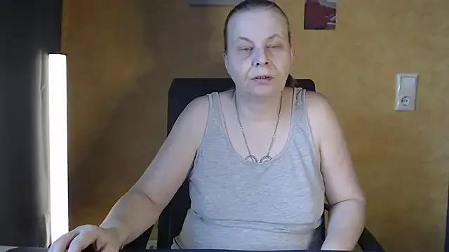 SweetPhoenix76 from StripChat