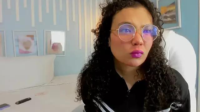 SweetStarr_ from StripChat is Freechat