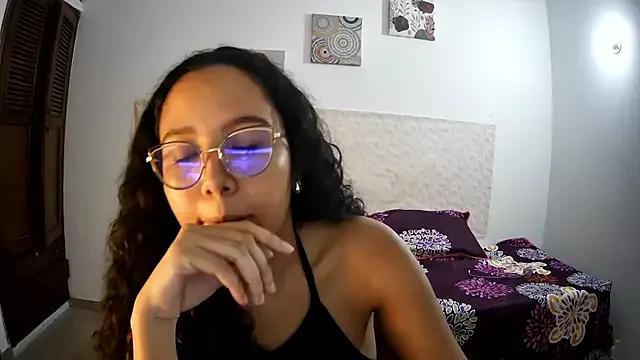 sweett_Vanessaa from StripChat is Freechat