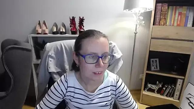 sweetxLizzy from StripChat is Freechat