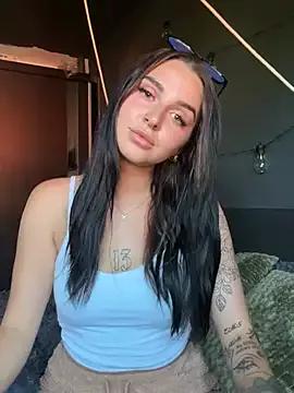 SweetYasmiine from StripChat is Freechat