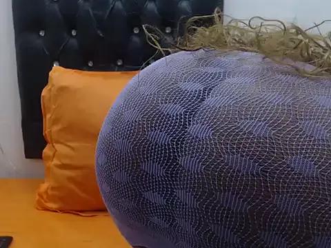 TALL_GODDESSxxx from StripChat is Freechat