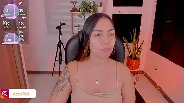 Explore our live girls sluts from our Custom and Multi clubs and checkout exclusive access to highly interactive content, such as shape, hair, titties, pussy type and many more.