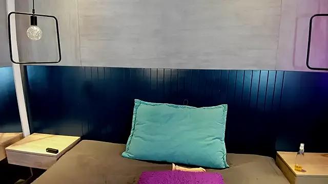 tara_black from StripChat is Freechat