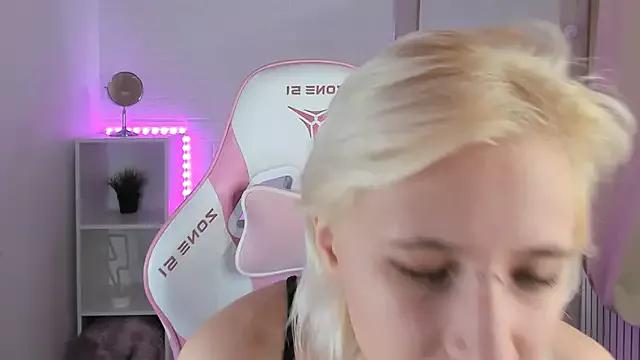 TaylorLunar from StripChat is Freechat