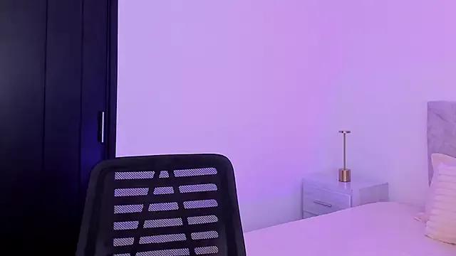 Explore our live girls sluts from our Custom and Multi clubs and checkout exclusive access to highly interactive content, such as shape, hair, titties, pussy type and many more.