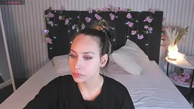 Explore our live girls sluts from our Custom and Multi clubs and checkout exclusive access to highly interactive content, such as shape, hair, titties, pussy type and many more.