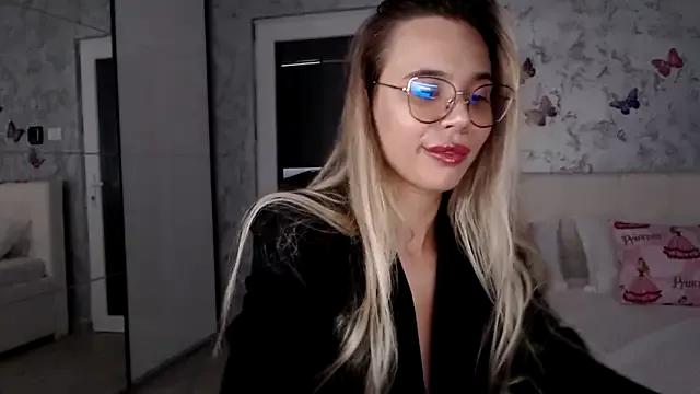 Explore our live girls sluts from our Custom and Multi clubs and checkout exclusive access to highly interactive content, such as shape, hair, titties, pussy type and many more.