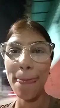 Thamygomezz webcams show profile image 