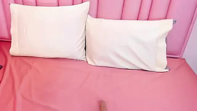 thania_bigboobs from StripChat is Freechat
