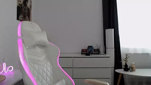 Explore our live girls sluts from our Custom and Multi clubs and checkout exclusive access to highly interactive content, such as shape, hair, titties, pussy type and many more.