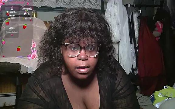 Photos of TheChubbySiren from StripChat is Freechat