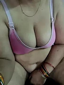 thelustybitch from StripChat is Freechat