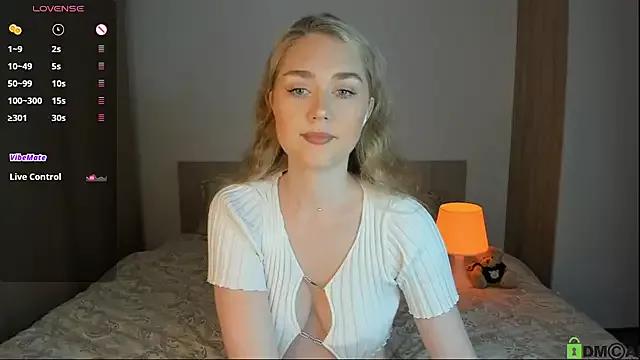 Explore our live girls sluts from our Custom and Multi clubs and checkout exclusive access to highly interactive content, such as shape, hair, titties, pussy type and many more.