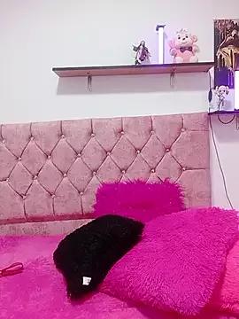 Explore our live girls sluts from our Custom and Multi clubs and checkout exclusive access to highly interactive content, such as shape, hair, titties, pussy type and many more.