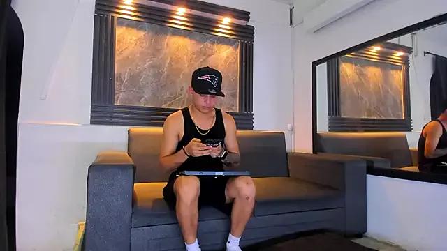 Thiiago_69 from StripChat