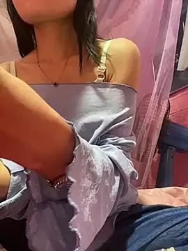 Thuylinh05 webcams show profile image 