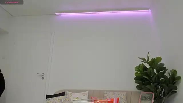 TiaBelle from StripChat is Freechat