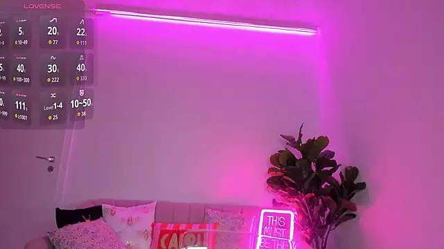 Explore our live girls sluts from our Custom and Multi clubs and checkout exclusive access to highly interactive content, such as shape, hair, titties, pussy type and many more.