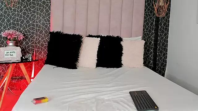 Explore our live girls sluts from our Custom and Multi clubs and checkout exclusive access to highly interactive content, such as shape, hair, titties, pussy type and many more.