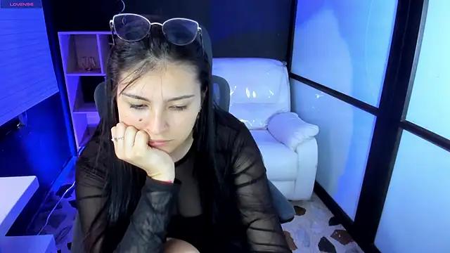 Explore our live girls sluts from our Custom and Multi clubs and checkout exclusive access to highly interactive content, such as shape, hair, titties, pussy type and many more.