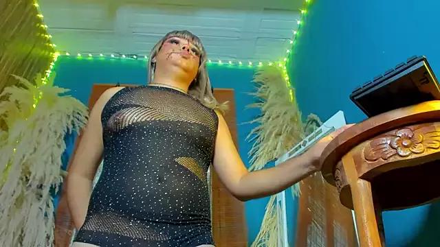 Explore our live girls sluts from our Custom and Multi clubs and checkout exclusive access to highly interactive content, such as shape, hair, titties, pussy type and many more.