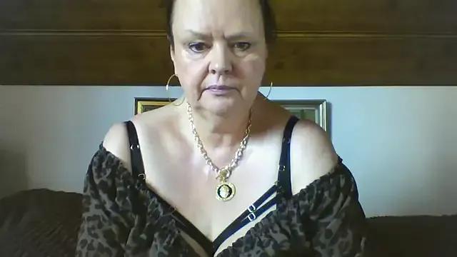 TiffanyMature from StripChat