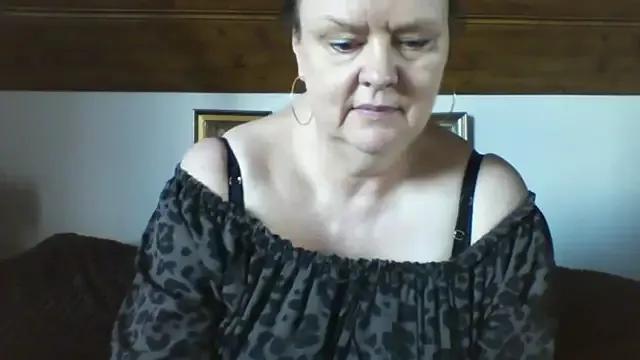 TiffanyMature from StripChat