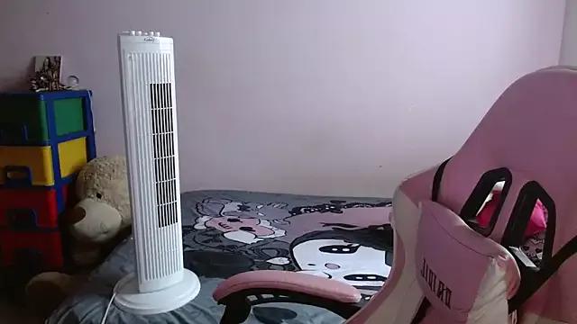 Explore our live girls sluts from our Custom and Multi clubs and checkout exclusive access to highly interactive content, such as shape, hair, titties, pussy type and many more.