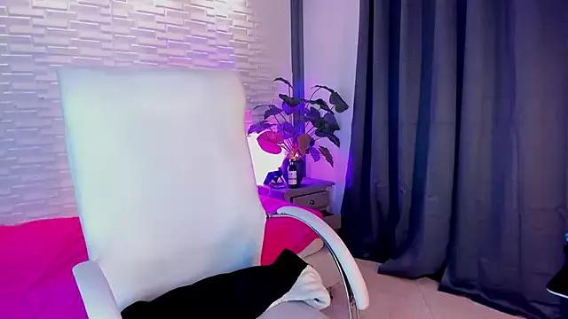 Explore our live girls sluts from our Custom and Multi clubs and checkout exclusive access to highly interactive content, such as shape, hair, titties, pussy type and many more.