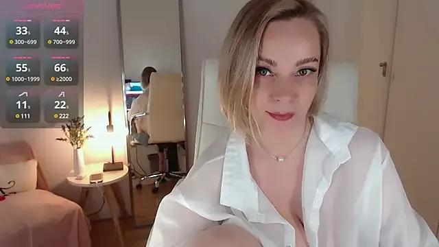Tilly_Eliot from StripChat