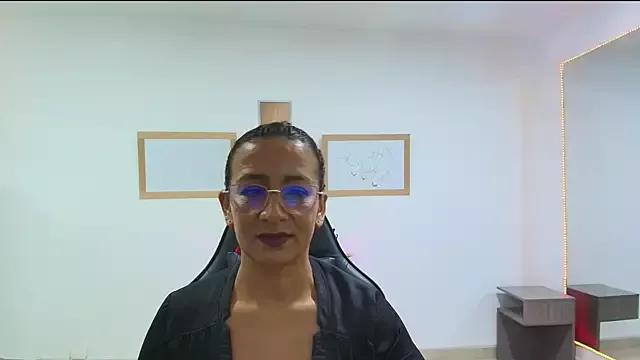 tina_moon2 from StripChat is Freechat
