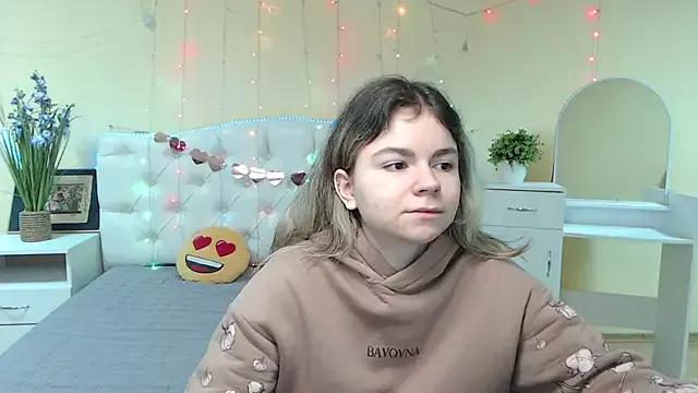 TinaRedly from StripChat is Freechat