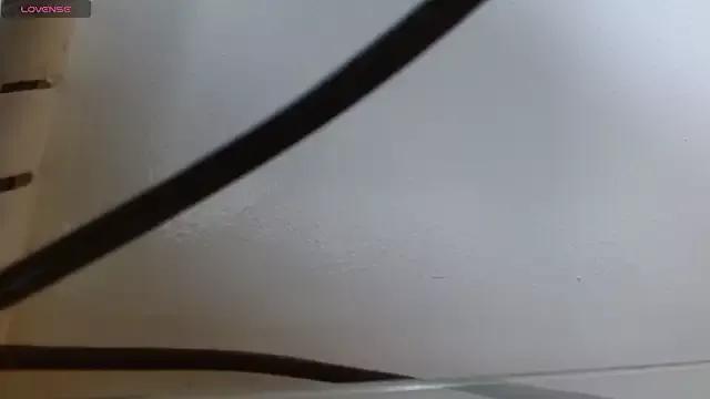 tinisweet from StripChat