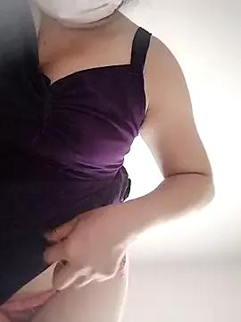 TinyLa from StripChat is Freechat