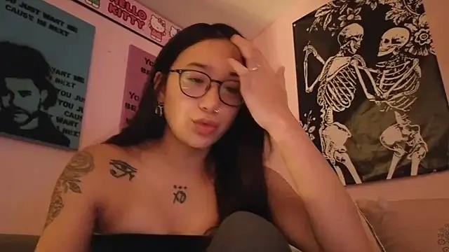 Explore our live girls sluts from our Custom and Multi clubs and checkout exclusive access to highly interactive content, such as shape, hair, titties, pussy type and many more.