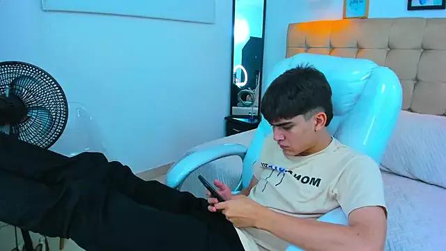 Tommy18__ from StripChat