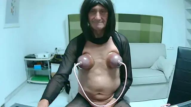 Explore our live girls sluts from our Custom and Multi clubs and checkout exclusive access to highly interactive content, such as shape, hair, titties, pussy type and many more.