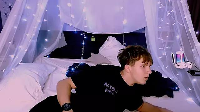 travis_wolf_ from StripChat is Freechat