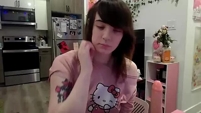 Trickylucy555 from StripChat is Freechat