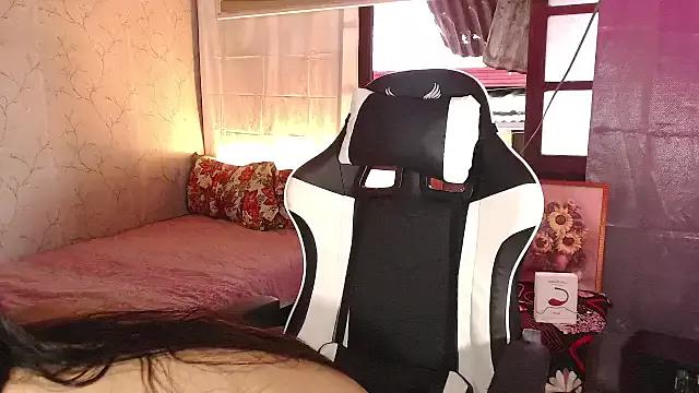 TssluttyNikka from StripChat