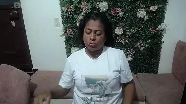 Tu-Reina from StripChat is Freechat