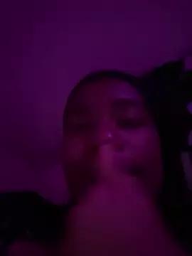 Tu_GataLinda from StripChat is Freechat