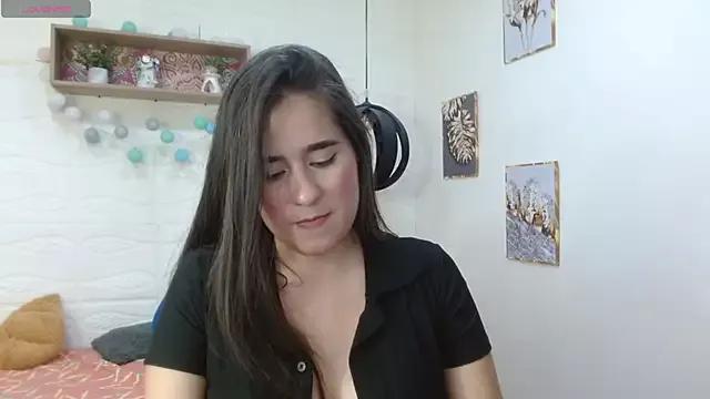 tulunaroja from StripChat