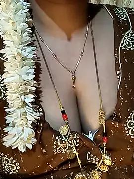 tuttifrutti17 from StripChat