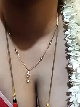 tuttifrutti17 from StripChat