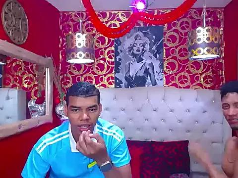 TWOBOYSPEINHOT from StripChat is Freechat